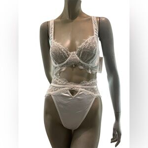 Oh La la Cheri High Waisted Lace Bra Set- NWT